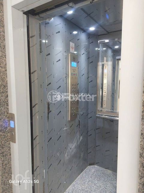 Image 7 - 880665