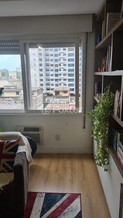 Image 14 - 880678