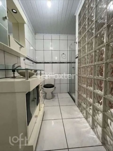 Image 8 - 880681