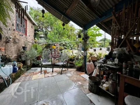 Image 7 - 880712