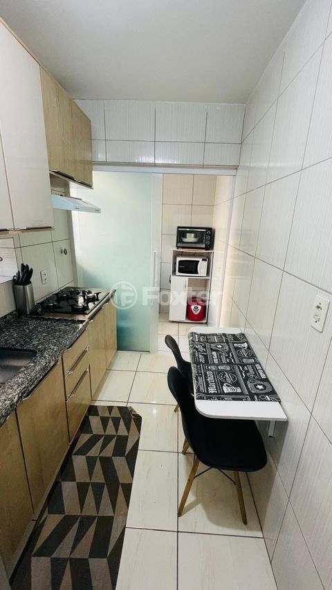 Image 7 - 880719