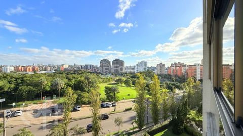 Image 8 - 880721