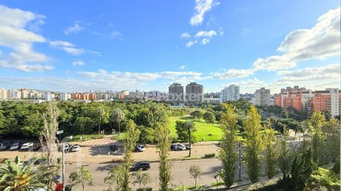 Image 2 - 880721