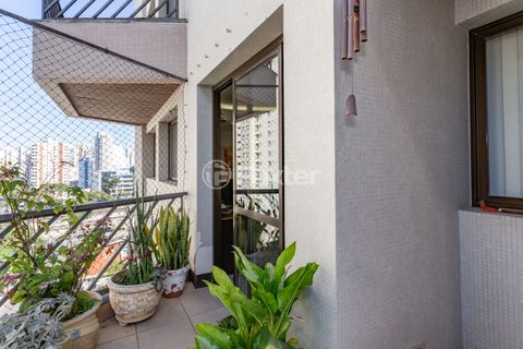 Image 5 - 880722