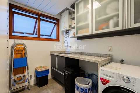 Image 17 - 880725