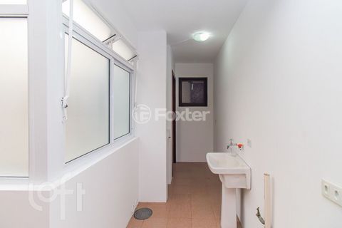 Image 19 - 880731