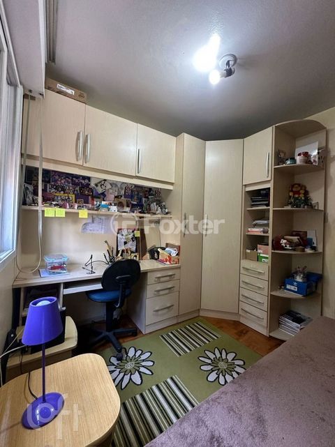 Image 8 - 880732