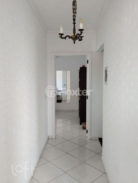 Image 5 - 880802