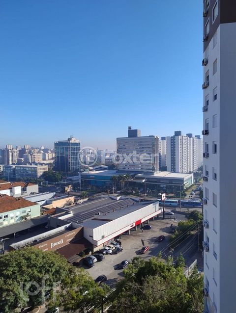 Image 8 - 880817