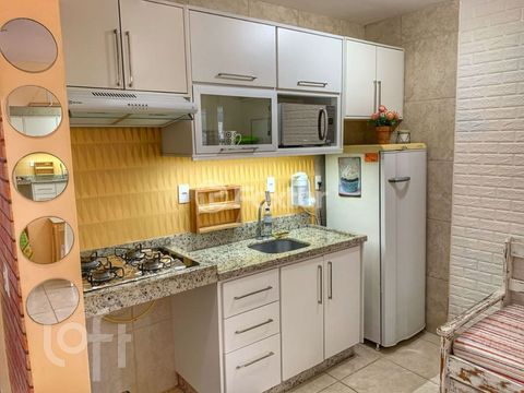 Image 3 - 880821