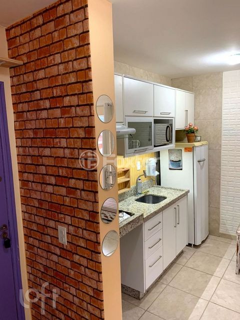 Image 6 - 880821