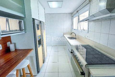 Image 7 - 880855