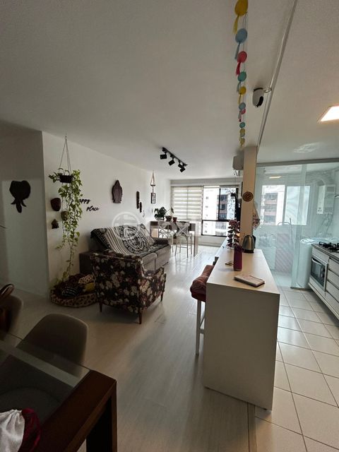 Image 1 - 880857
