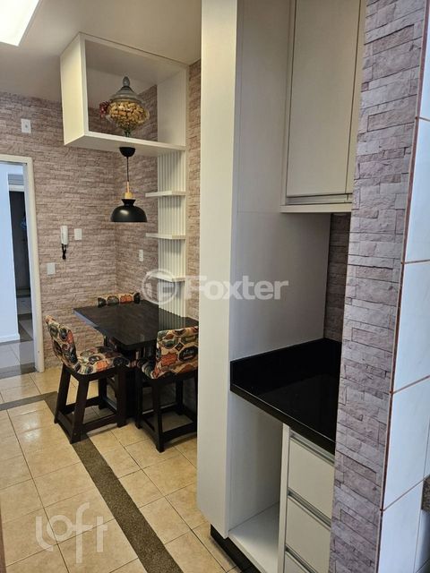 Image 7 - 880866