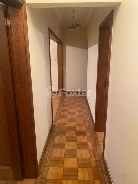 Image 1 - 880867