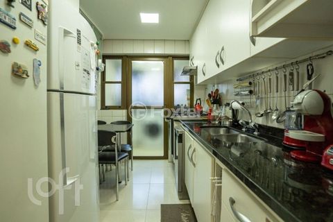Image 6 - 880869