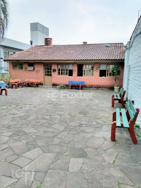 Image 3 - 880870