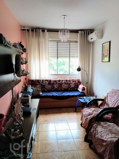 Image 7 - 880870
