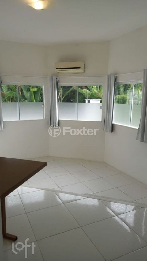 Image 11 - 880871