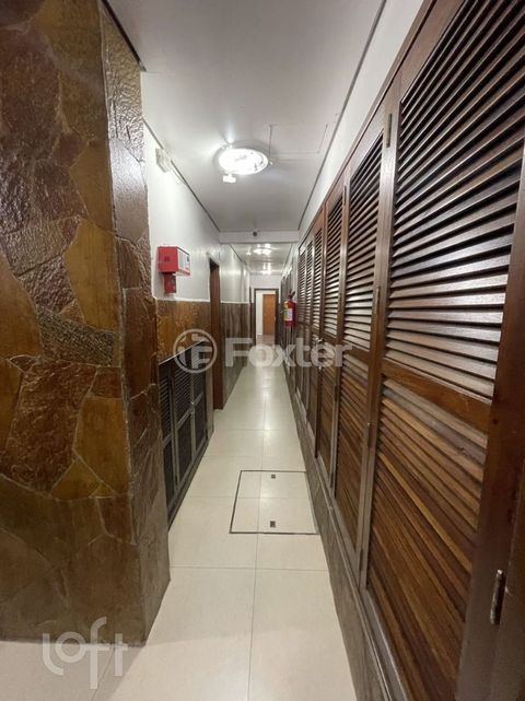 Image 6 - 880878