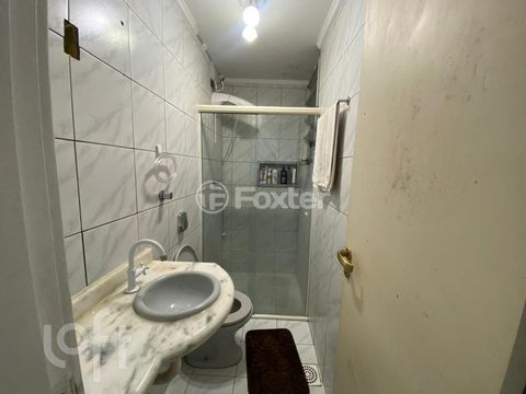 Image 7 - 880879
