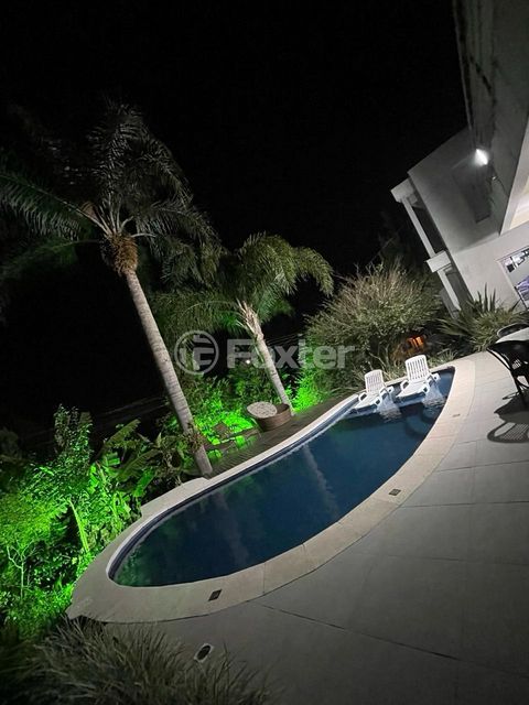 Image 8 - 880888