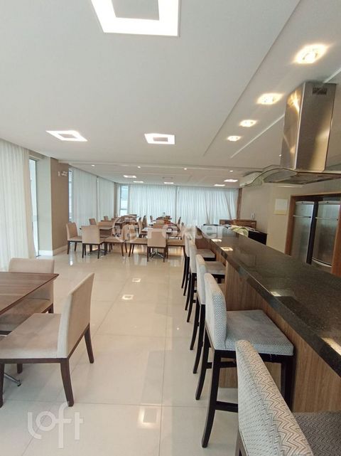 Image 14 - 880897