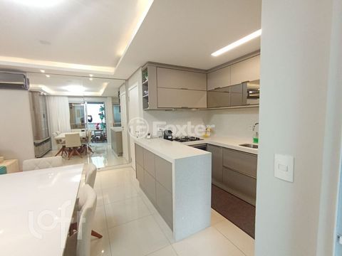 Image 3 - 880897