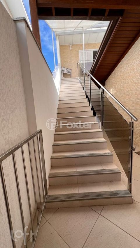 Image 8 - 880902