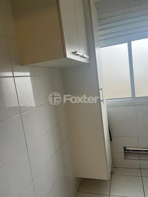 Image 8 - 880903