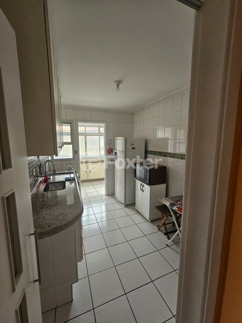 Image 4 - 880910