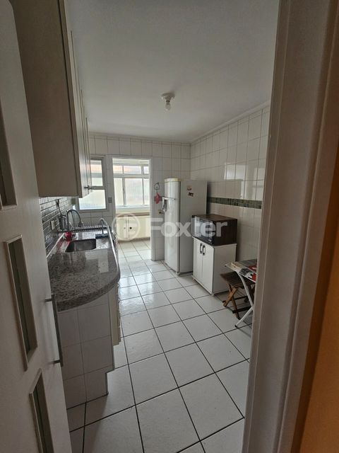Image 2 - 880910