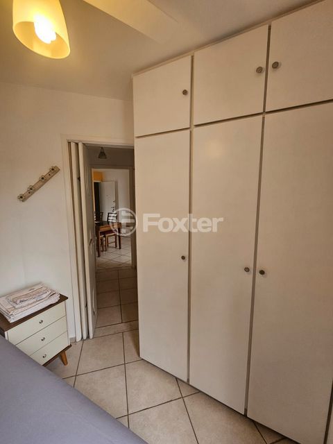 Image 7 - 880910