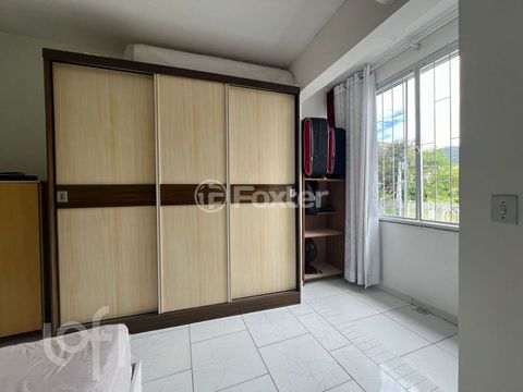Image 10 - 880911