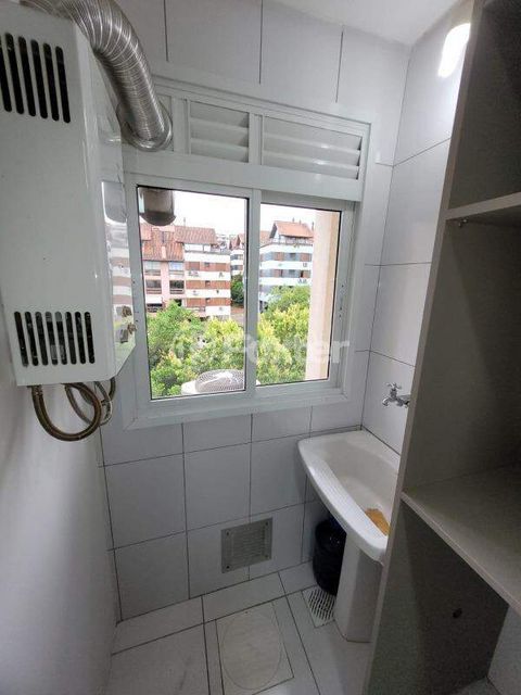 Image 6 - 880949