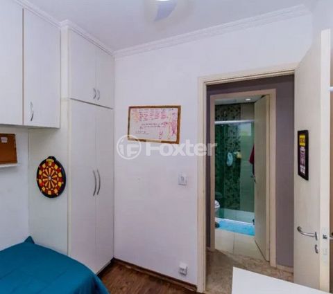 Image 7 - 880960