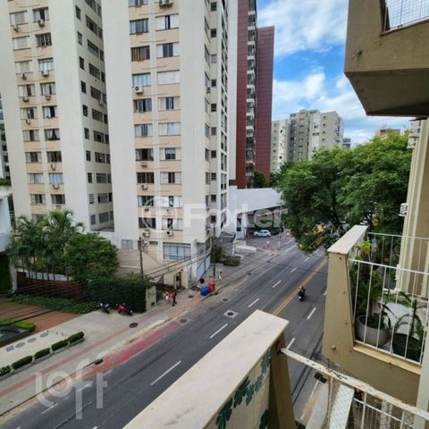 Image 3 - 880964