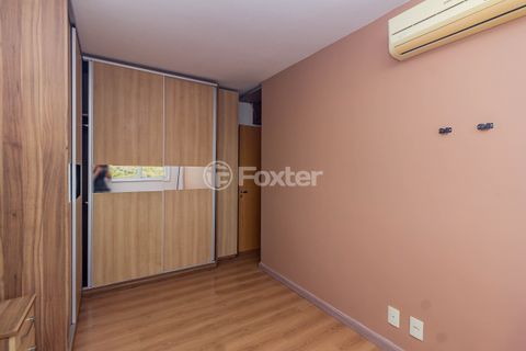Image 8 - 880971