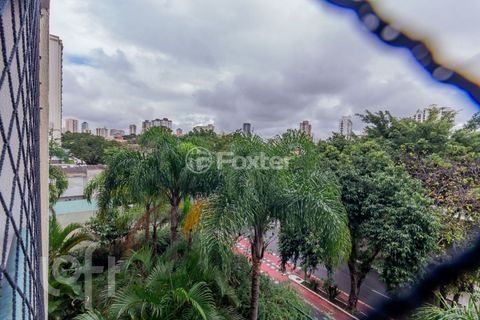 Image 6 - 880994