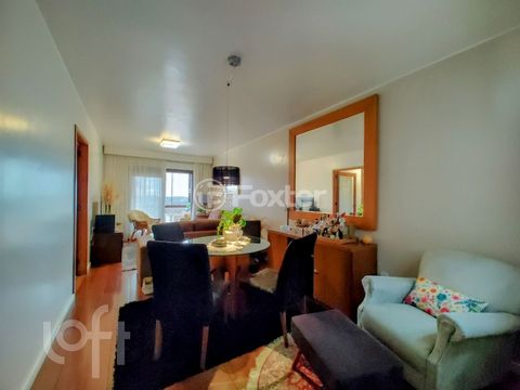 Image 7 - 880996