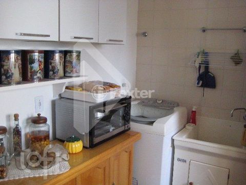 Image 9 - 880996