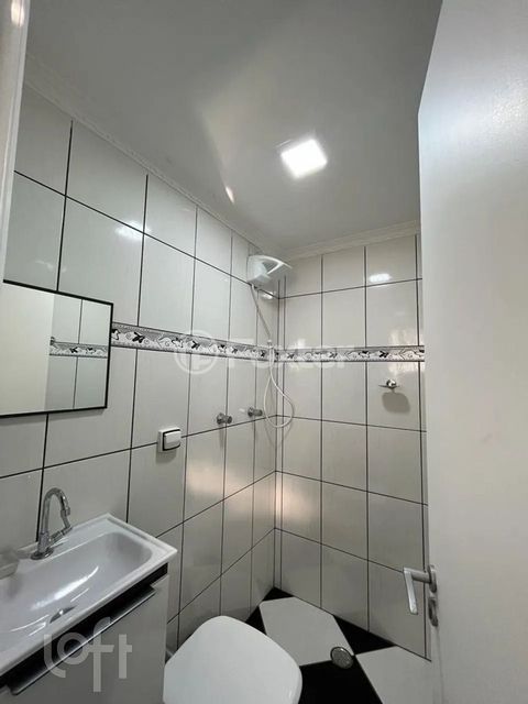 Image 9 - 881000