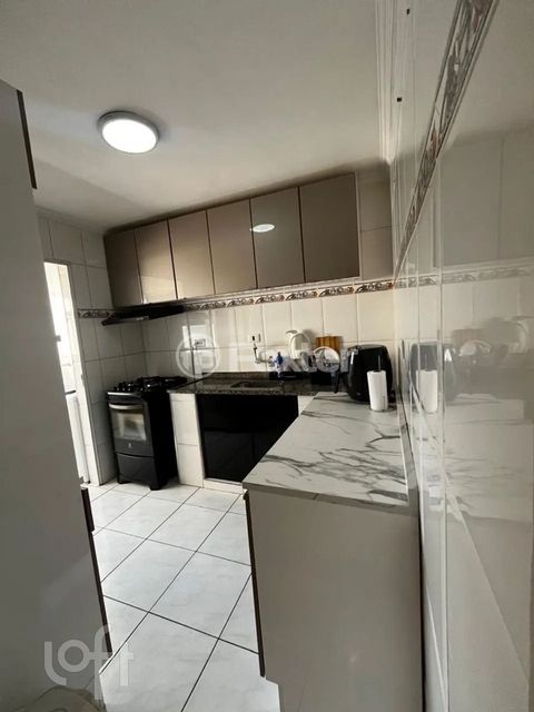 Image 2 - 881000