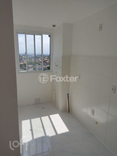 Image 4 - 881003