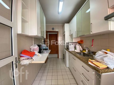 Image 8 - 881009