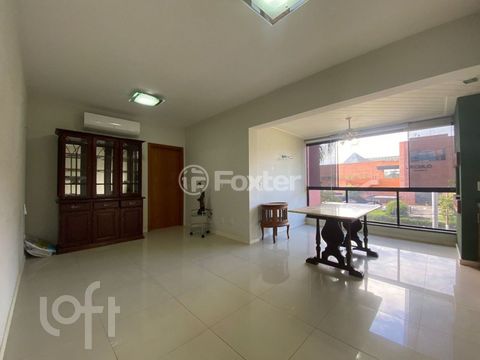 Image 4 - 881009