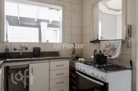 Image 7 - 881010