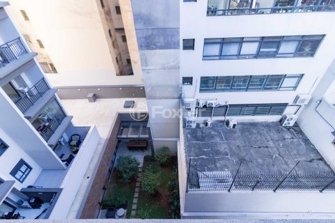 Image 4 - 881012