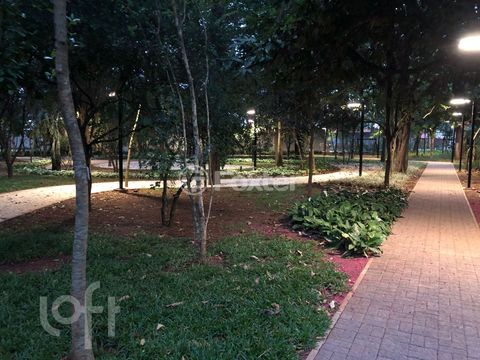 Image 17 - 881013