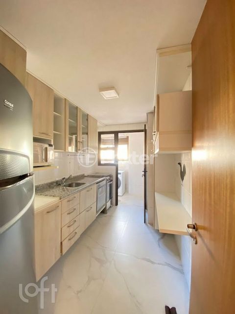 Image 11 - 881017